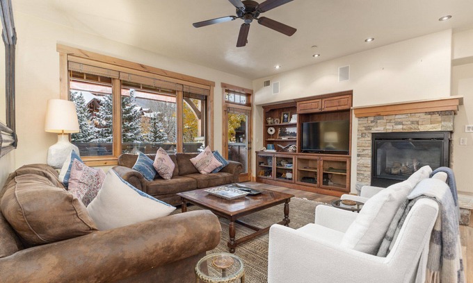 Steamboat Springs Condo | A/C, W/D In Unit, Ski Mountain Views, Outdoor Pools & Hot Tubs