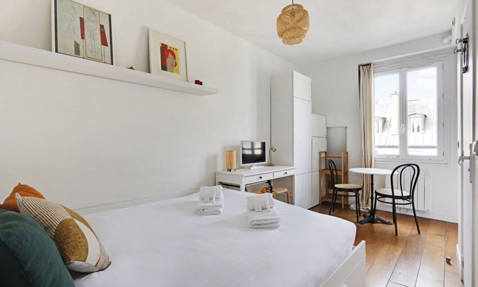 Saint-Vincent-de-Paul Apartment | A Canal St Martin Lovely Room