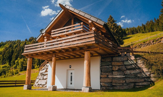 Sankt Urban Ski Chalet | A chalet in the Canadian style.