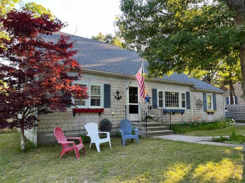 West Yarmouth House | A charm Cape house centrally located close to everything that Cape code offers