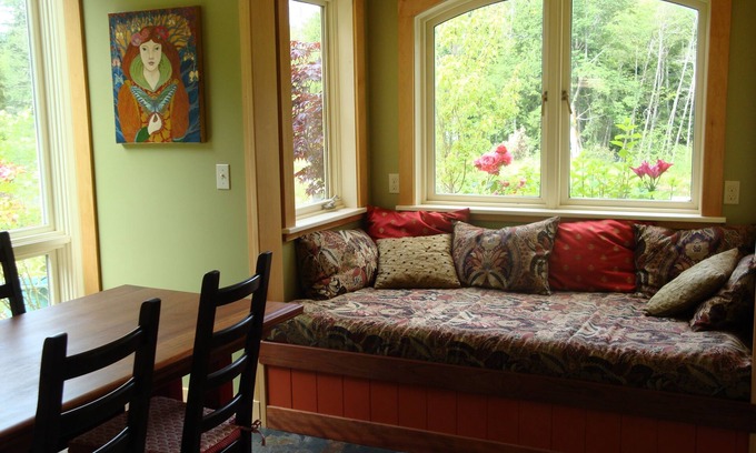 Friday Harbor Cottage | A Charming And Artistic Cottage Set In a Beautiful Garden