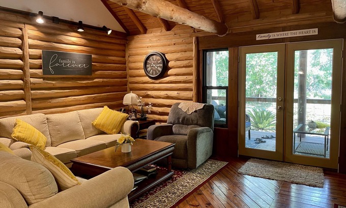 Trenton Cabin | A charming cabin tucked in the woods