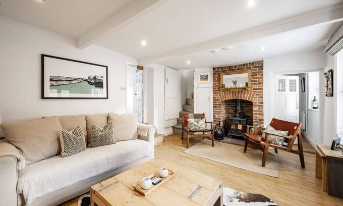Holt Cottage | A charming cottage just a stones throw from the Quay