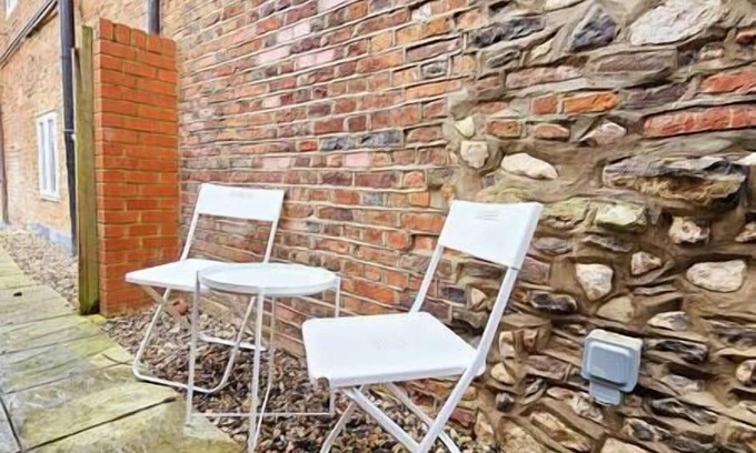 Farnham Apartment | A charming ground floor apartment in a Grade 2 listed building