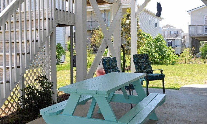 Surf City House | A Coastal Retreat - Charming 4BR Home with Great Outdoor Space