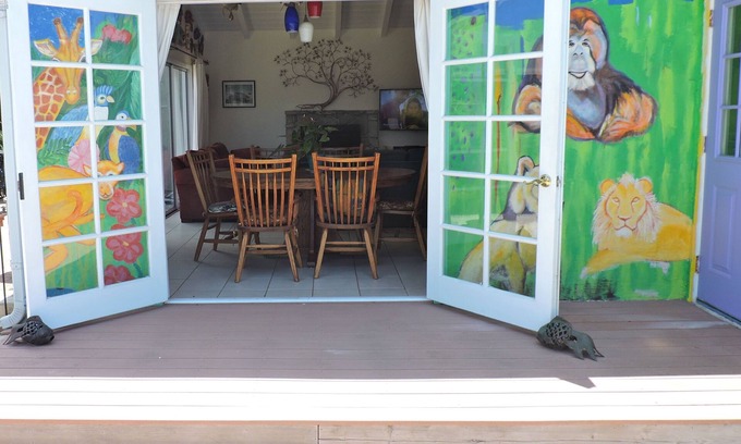 North Redondo House | A Colorful Bungalow For L.A. Adventure, Close To The Beaches & Freeway