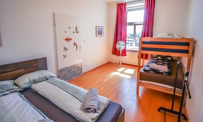 Liesing Apartment | A comfortable, well-located Premium Apartment LV8