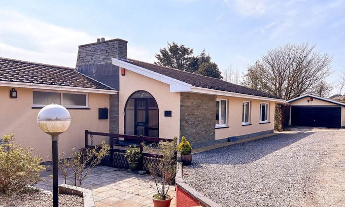 Llanstadwell Cottage | A contemporary spacious recently renovated large family holiday home in Llanstadwell Pembrokeshire