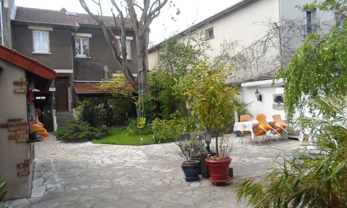 Maisons-Alfort Apartment | A corner of greenery near Paris & Metro