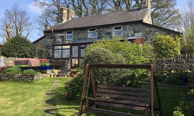 Groeslon Cottage | A cosy cottage, perfect for a coast and country retreat