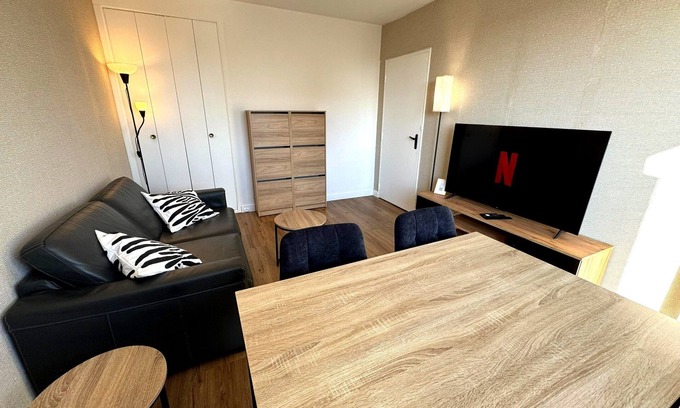 20th Arrondissement Apartment | A cosy, friendly nest in Gambetta, Paris 20th district