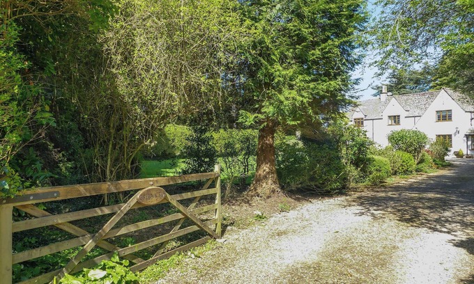 Rodborough Cottage | A cosy one-bedroom first floor apartment on Rodborough Common.