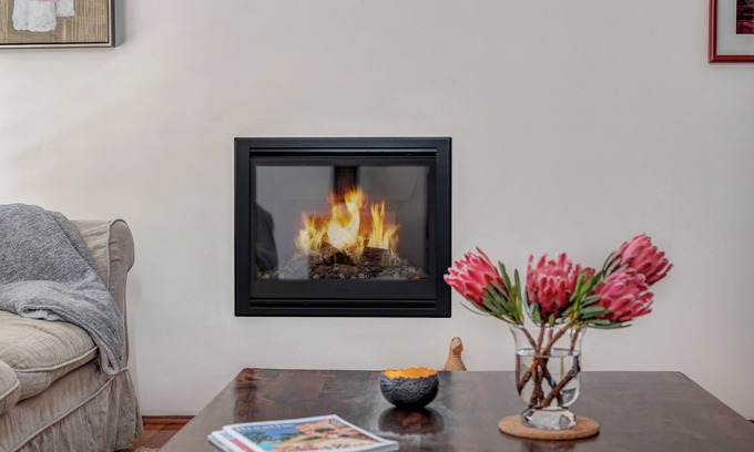 Robertson Apartment | A cosy winter's escape to the country for couples.