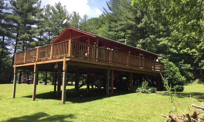 Goldbond Cabin | A cottage on the new river