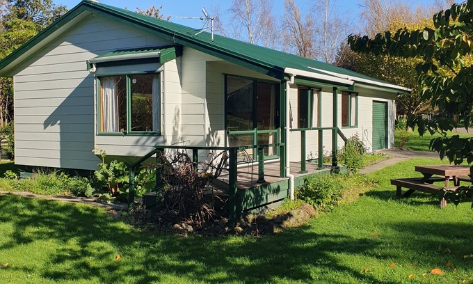 Featherston House | A Country Hideaway
