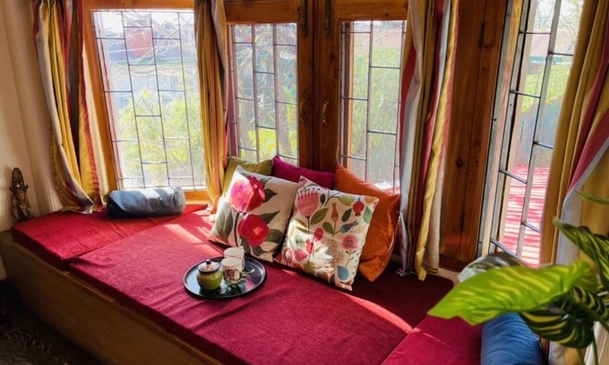 Shimla Apartment | A cozy 2 bhk, drive in, private apartment very close to the main Mall
