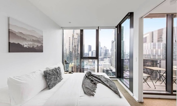 Southbank Apartment | A Cozy 2BR Apt with Yarra Views, FREE Parking