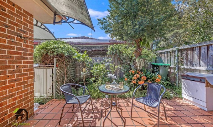 Eastwood Apartment | A cozy apartment located in the bustling community of Eastwood.