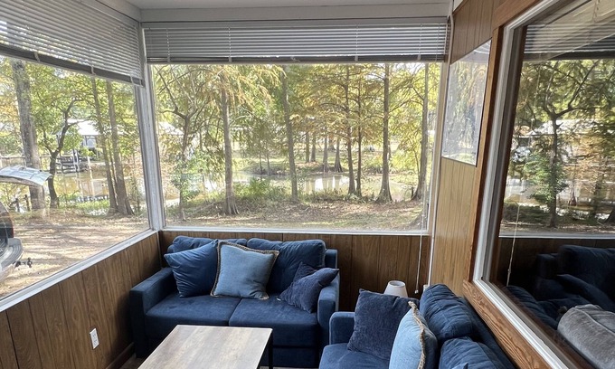Bernice Cottage | A cozy cabin with two docks and a private boat launch