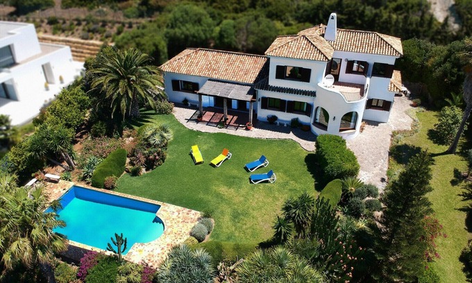 Atlanterra Ski Chalet | A cozy Chalet with great sea views, FREE WIFI