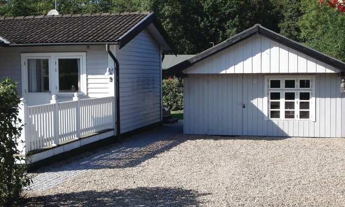 Frørup House | A cozy cottage with a cozy layout by Tårup Strand, which offers exceptional nature experiences.
