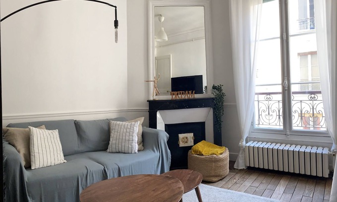 Quartier de Rochechouart Apartment | A cozy Haussmannien Apartment Paris, 15min of Montmartre