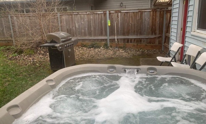 West Eugene House | A cozy home on a quiet street super close to great amenities
