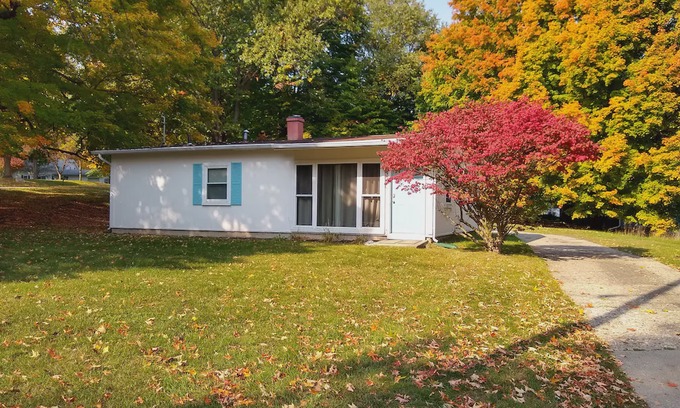 Hillsdale House | A Cozy Home One Block From Hillsdale College Campus!