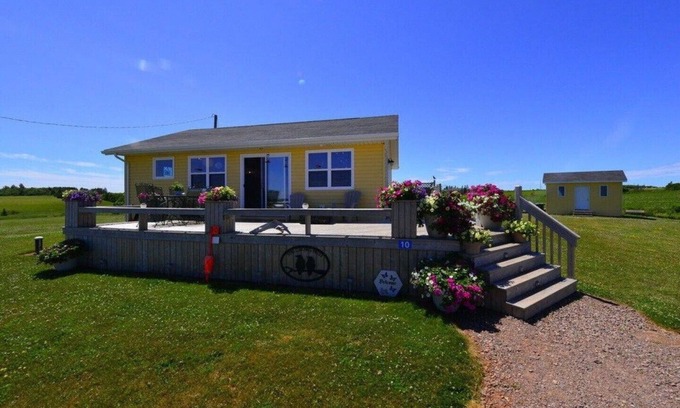 Sea View House | A cozy rustic cottage with a short walk to a fantastic beach in Seaview, PEI