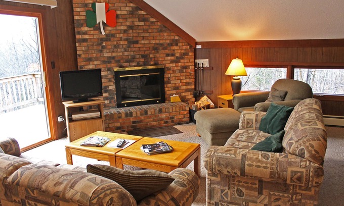 Bessemer House | A Cozy Vacation Home with a Sauna & Beautiful Nature View