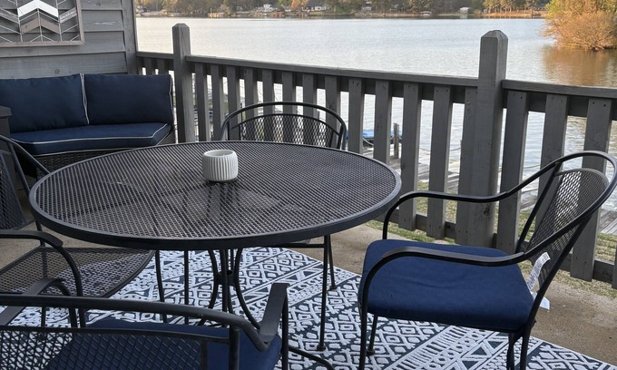 Hot Springs Condo | A dreamy couples' escape with Lake Hamilton's finest views.
