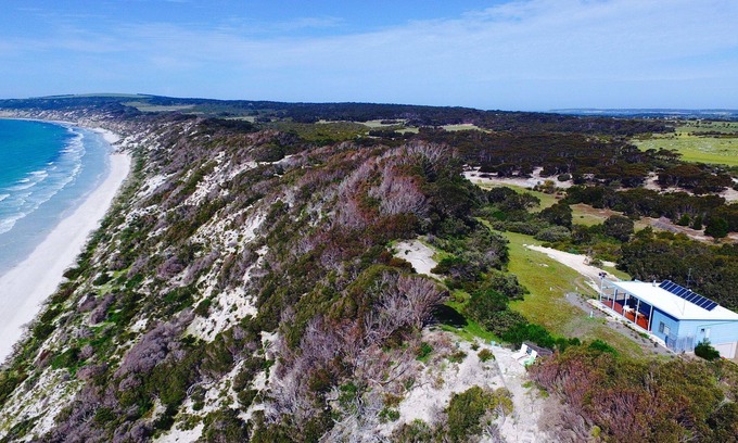 Emu Bay House | A Dune Escape - Nature meets the Sea
