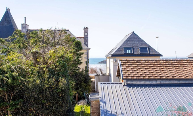 Erquy Apartment | A Erquy, Immeuble Tranquille "cap Armor" Située à 200m de la Plage