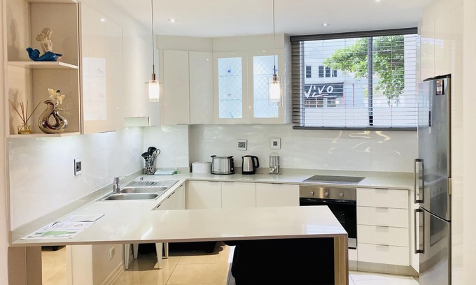 Umhlanga Apartment | A fantastic modern and spacious apartment right on Umhlanga main Beach