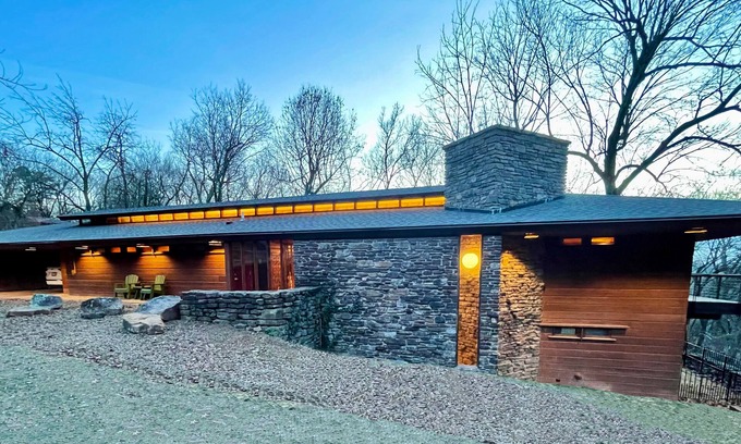 Fayetteville House | A Fay Jones Experience - Steps to UA Campus