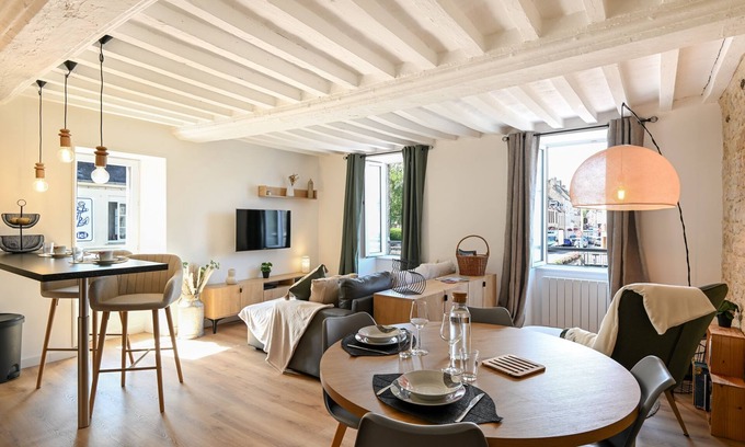 Isigny-sur-Mer Apartment | A Fleur de Quai - Vue sur le port