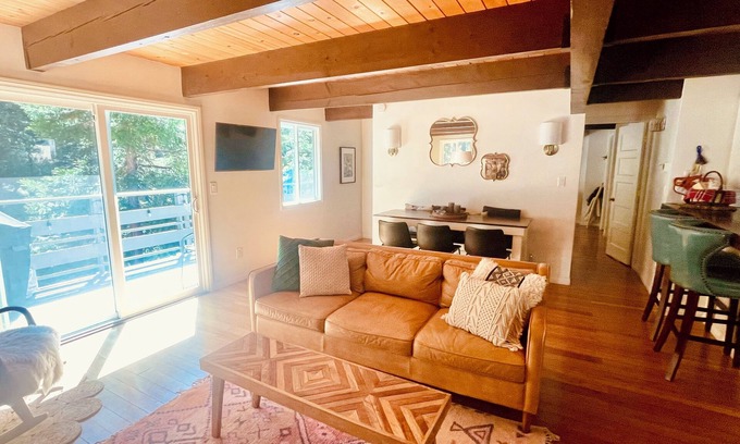 Cedar Glen Ski Chalet | A Forest Getaway, Tri-Level Chalet with fire pit, soaker tub, arcade & privacy