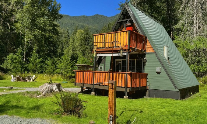 Ashford Cabin | A-Frame @ Entrance to Rainier w/Hot Tub & WiFi