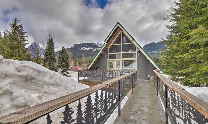 Snoqualmie Pass Cabin | A-Frame w/ Views: Walk to Snoqualmie Lifts!