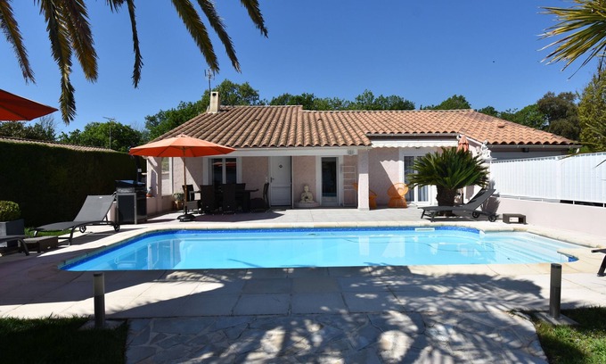Frejus Villa | A FREJUS superb VILLA */Swimming pool 6 pers. Dom. Residence sec 4 kms beach