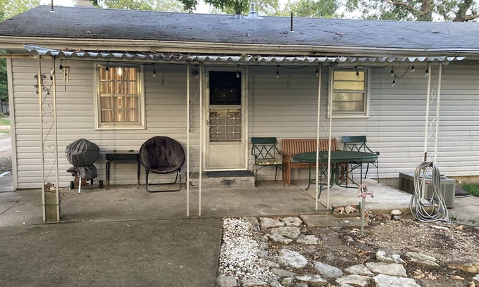 Hermitage House | A fun, private place you can relax after a day on the lake or at the racetrack.
