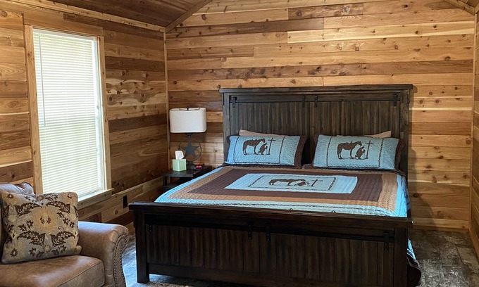 Hamilton Cabin | A Great Place to Relax From Circle T Arena