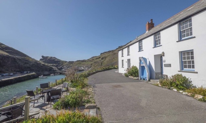 Boscastle Cottage | A harbourside four bedroom cottage with breathtaking views