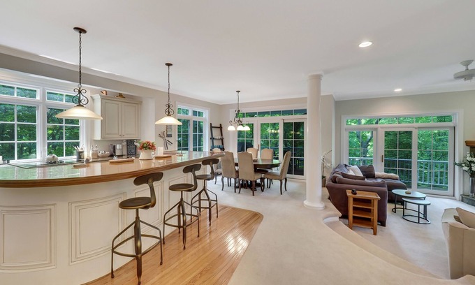 Charlevoix House | A Hidden Sanctuary in Chx | 1 mile to Downtown | Sleeps 6 | 2 Master Suites