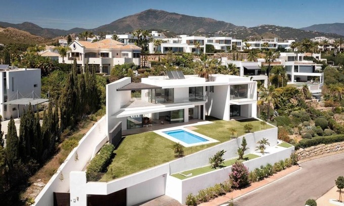New Golden Mile Villa | A High-End Retreat with Exceptional Amenities