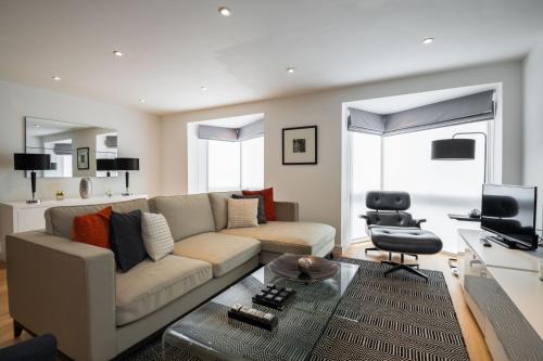 Queen's Park Apartment | A Hint of Pink