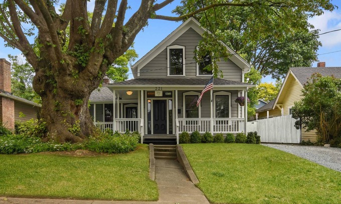 Snohomish House | A Historic Snohomish Home [The Walton House-1889]