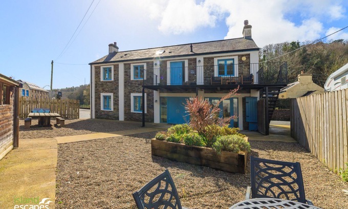 Laxey Cottage | A holiday cottage that sleeps 6 guests in 3 bedrooms