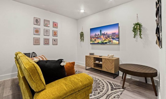Peak's Suburban Addition Apartment | "A Home 4 All" X Lots of Goodies X Free Parking