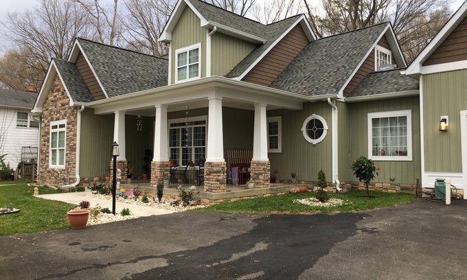 Montclair House | A hop and skip to DC.